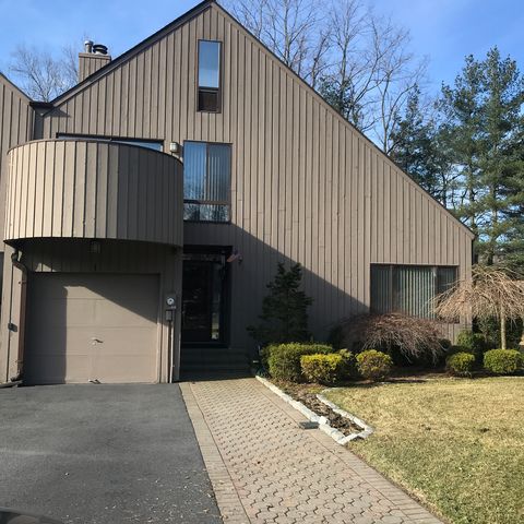 1 Rockhagen Rd, Thornwood, NY 10594-2127