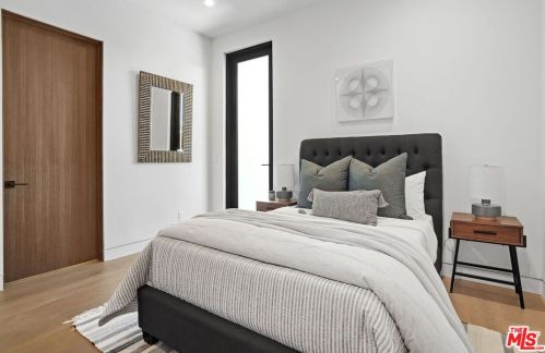 4736 Burnet Ave, Van Nuys CA  91403-2412 exterior