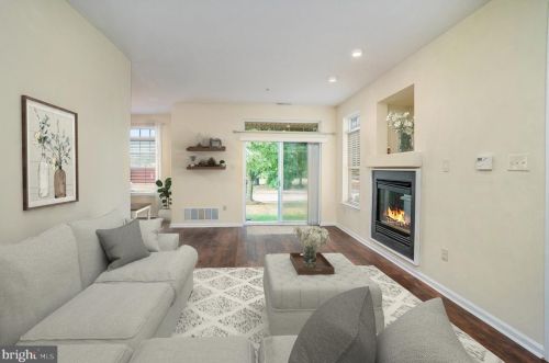 107 Dresher Wood Dr, Dresher PA 19025-1526 exterior