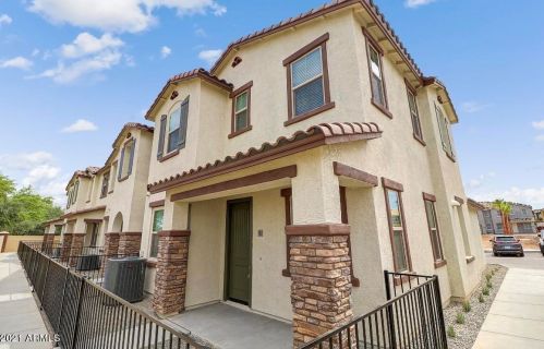 529 Hawes Rd, Mesa, AZ 85208-6721