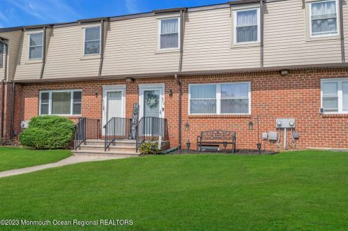 678 Denise Ct, Bricktown, NJ 08724-7164
