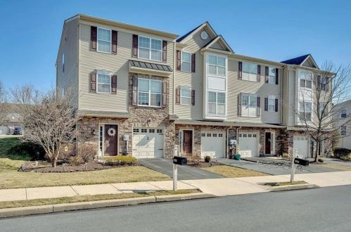 2736 Gila Dr, Easton, PA 18040-5853
