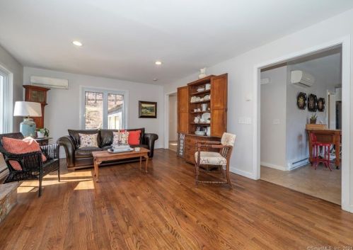 283 Mamanasco Rd, Ridgefield CT  06877-2425 exterior