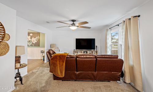 37 Royal Pines Blvd, Beaufort SC  29907-1921 exterior