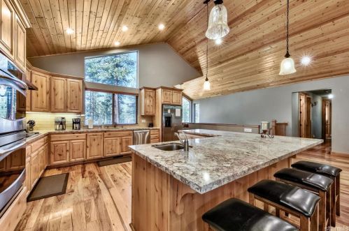 1393 Wildwood Ave, South Lake Tahoe CA  96150-8621 exterior