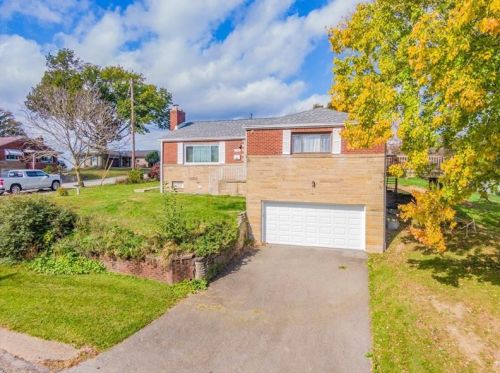 2753 Van Buren Dr, New Kensington, PA 15068-2543