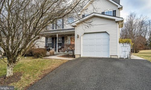 140 Ivy Ln, Zieglerville, PA 19492-9722