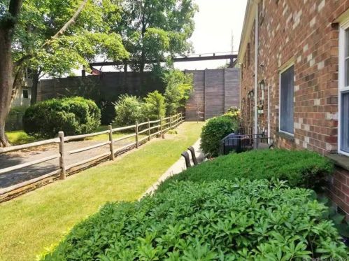27 Maple Tree Ave, Stamford CT  06906-2206 exterior