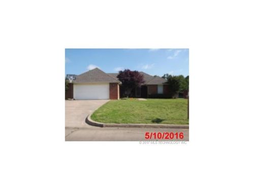 304 Cary Pl, Muskogee, OK 74403-8505