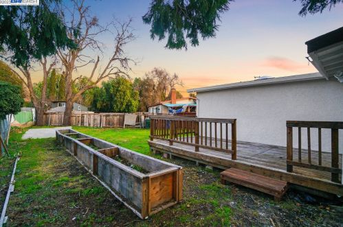 2954 Clearland Cir, West Pittsburg CA  94565-3243 exterior