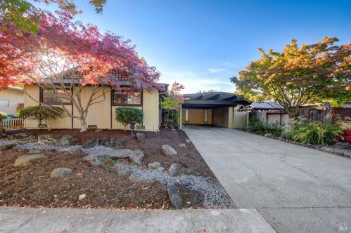 2415 Tamarisk Dr, Santa Rosa, CA 95405-8435