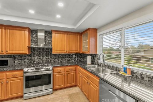 20078 Avenue Of The Oaks, Santa Clarita, CA 91321-1359
