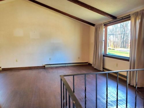 142 Kitemaug Rd, Uncasville, CT 06382-2206