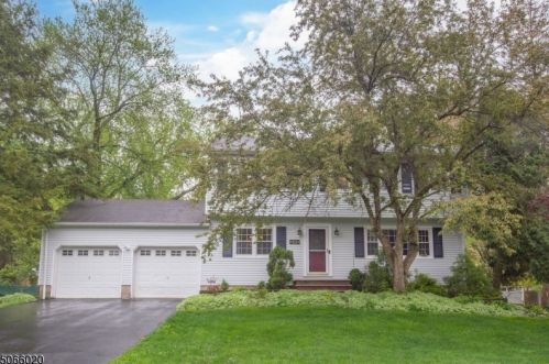 24 Bradrick Ln, West Milford Lakes, NJ 07480-2917
