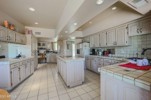 6220 Cholla Dr, Scottsdale AZ 85253-3170 exterior