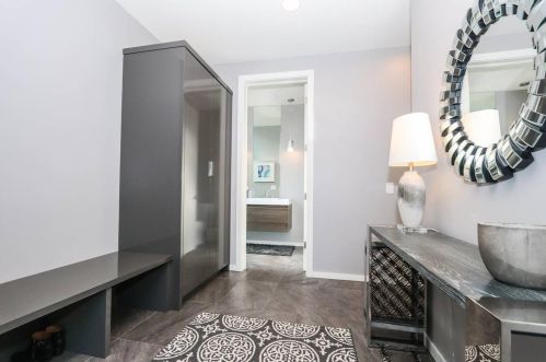 2872 Erie Ave, Cincinnati OH 45227-2735 exterior