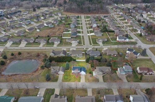 1061 Pawn Dr, Green Bay, WI 54313-7313