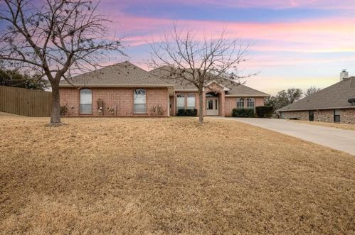 305 Aqua Vista Dr, Granbury, TX 76049-1604