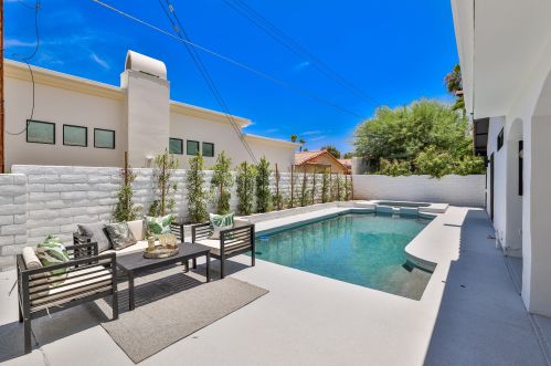 54780 Avenida Obregon, La Quinta CA  92253-3712 exterior