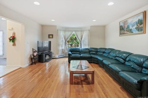 22 Kensington Ave, Thornwood NY  10594-1144 exterior