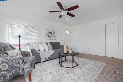 31 Terrace Dr, Concord CA  94518-2058 exterior