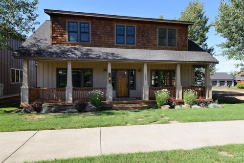 688 St Helens Ave, Black Butte Ranch, OR 97759-0979