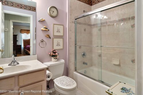 28 Winding River Rd, Lakewood NJ  08701-5733 exterior