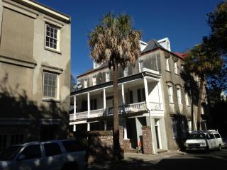50 Queen St, Charleston SC  29401-2818 exterior