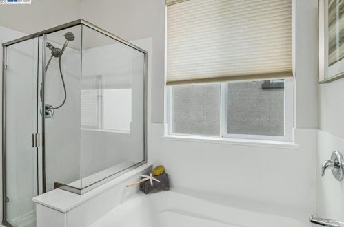 7056 Mariposa Ln, Pleasanton CA  94568-2569 exterior