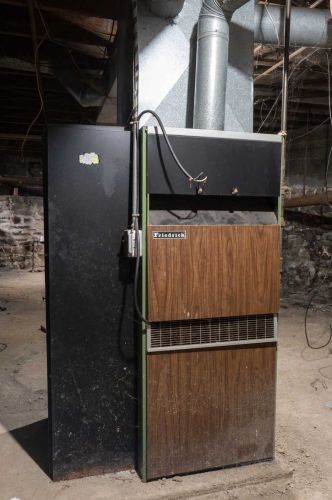 33 Manitou Ave, Poughkeepsie NY  12603-2731 exterior