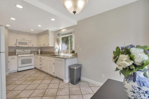 551 Shagbark St, Windsor CA  95492-8143 exterior