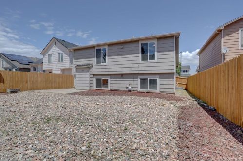 5058 Elkhart St, Denver CO 80239-5176 exterior