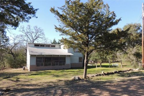 333 Woodvine Ln, Somerville, TX 77879-5681