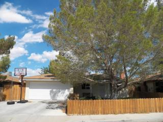 424 Valley St, Ridgecrest, CA 93555-4417