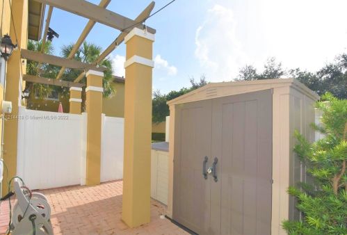 1418 147th Ter, Hollywood FL  33027-6187 exterior