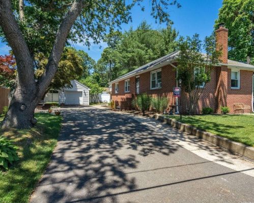 18 Cedar Rd, San Remo, NY 11754-3404