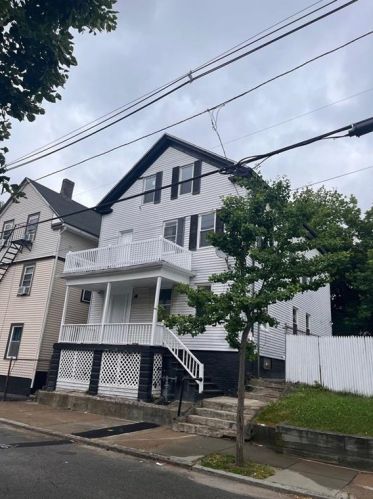 182 Ocean St, Providence, RI 02905-3041