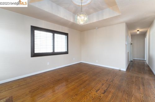 10930 Apricot St, Oakland, CA 94603-3828