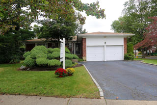 24 Orange Dr, Muttontown, NY 11753-1531