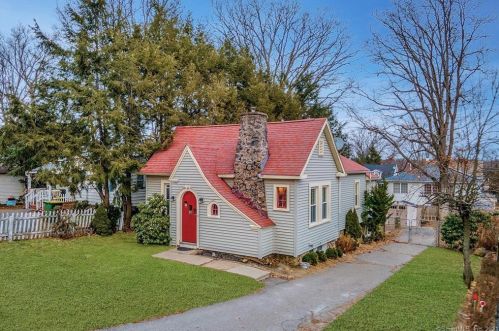 54 Manchester Ave, Waterbury, CT 06705-3024