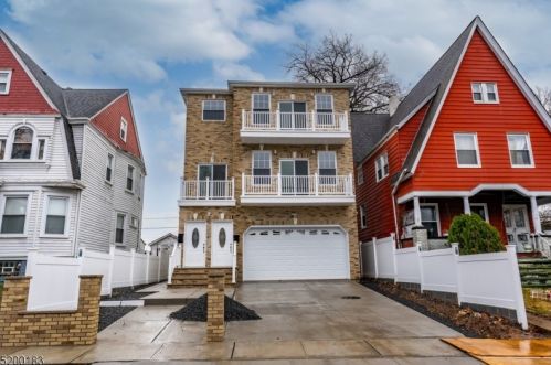 16 Hawthorne Pl, East Orange NJ  07018-3330 exterior