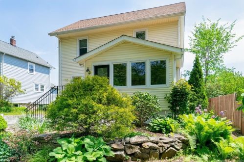 38 Ridgeway St, Stamford, CT 06907-1514