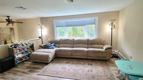 72 Rockville Rd, East Windsor, CT 06016-9711