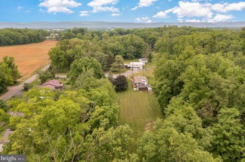 212 Stonehouse Rd, Carlisle PA  17015-9429 exterior