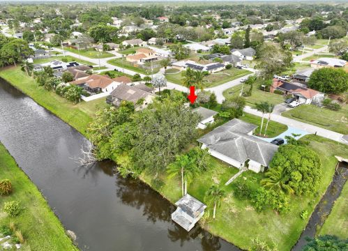 1646 Fallon Dr, Fort Pierce, FL 34983-3711