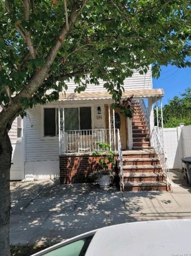 246 Davis Ave, Bronx, NY 10465-3113