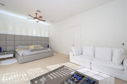 10218 Avonleigh Dr, Bonita Springs FL 34135-7059 exterior