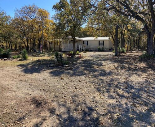 443 Briar Oaks Dr, Azle, TX 76020-6901