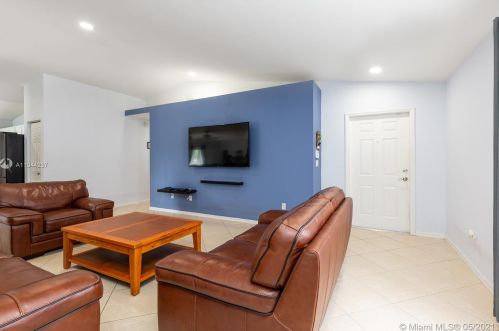 4545 125th Ln, Hollywood, FL 33027-3131