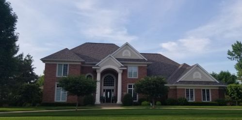 1745 Maple St, Robins, IA 52328-9527